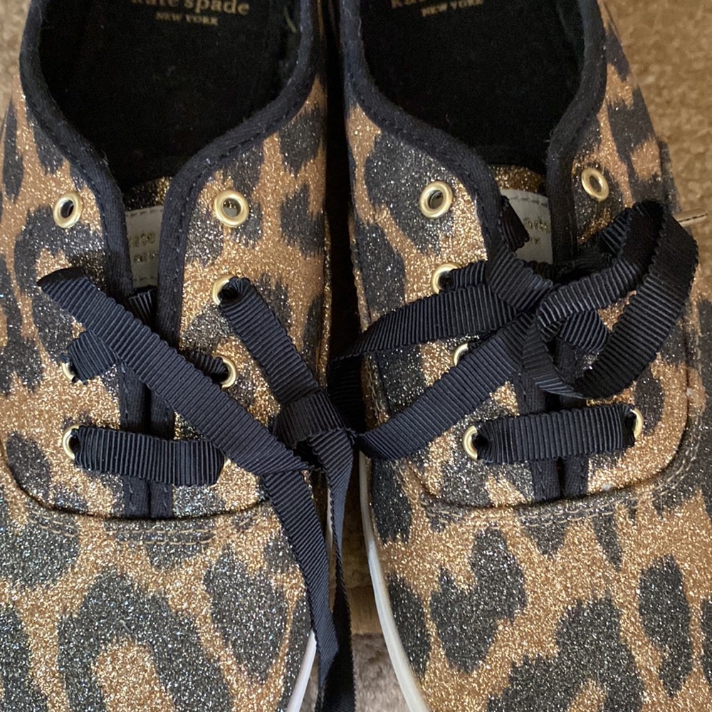 KEDS(BY KATE SPADE)-LIKE NEW LEOPARD PATTERN SNEAKERS W/BLACK GOLD TIPPED LACES - Picture 4 of 7